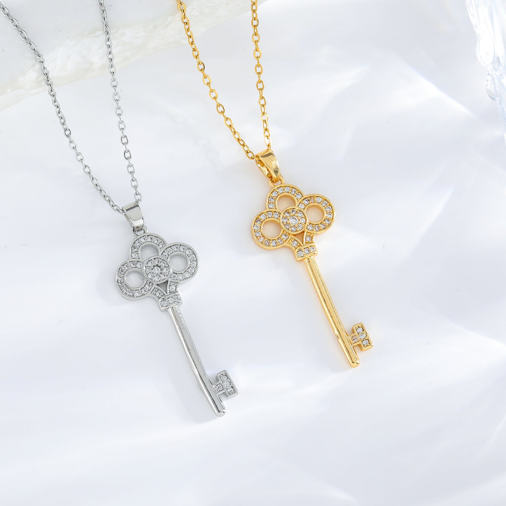 Wholesale Titanium Steel Necklace 18k Gold Heart Crown Key Pendant Clavicle Chain